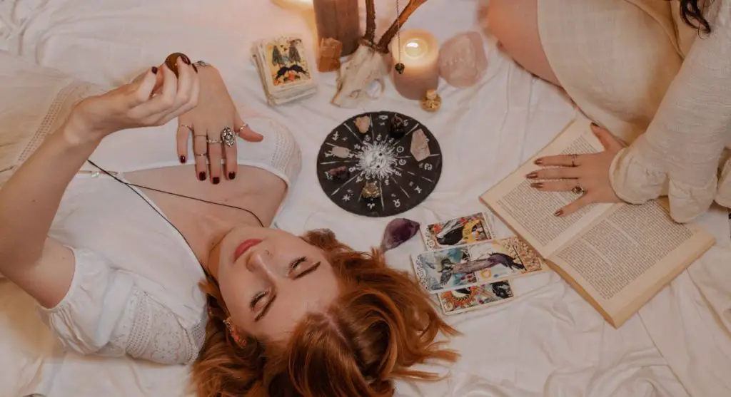 el signo que más cree en la astrología