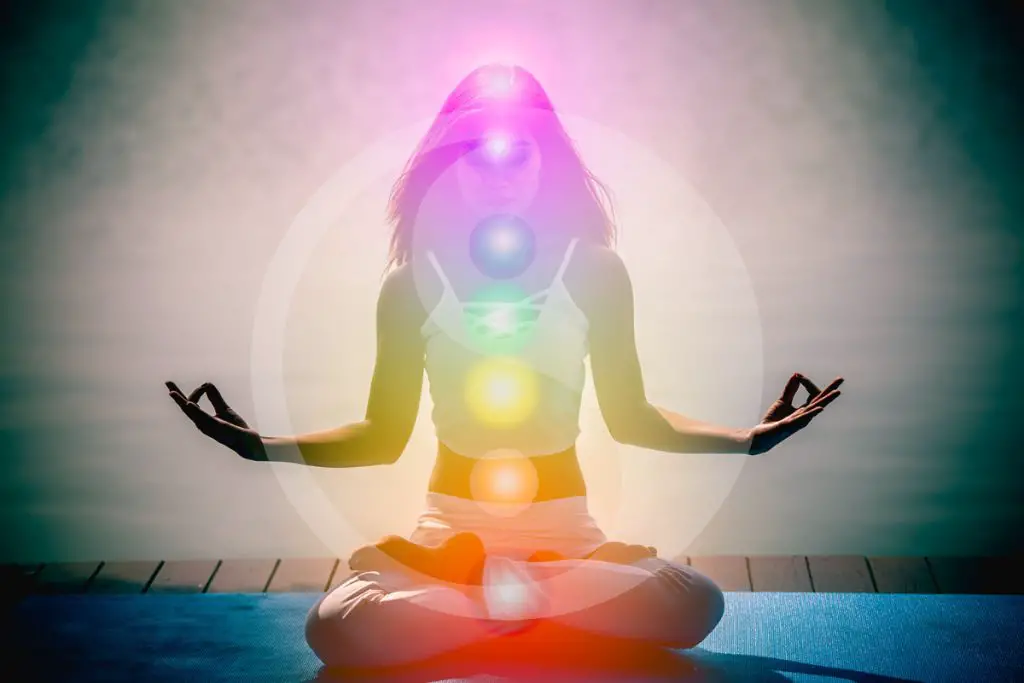 Cómo hacer una limpieza de aura con un péndulo